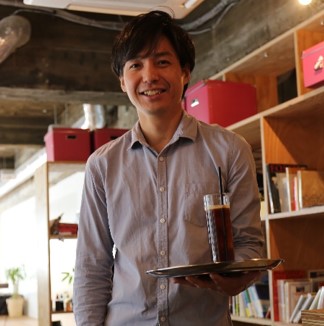 アイスコーヒーをお持ちしました｜これは便利！カフェでスマホ決済をしてみた