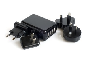 コンセントのプラグアダプタは準備する