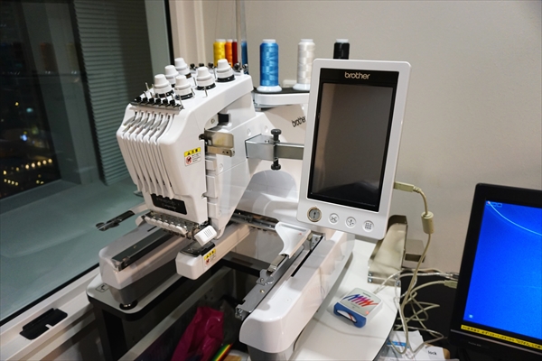 プロ仕様のミシン。もの凄く大きい