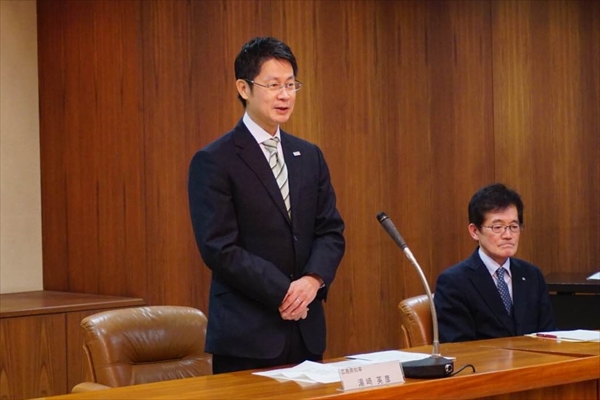 司会進行をつとめる湯崎英彦知事