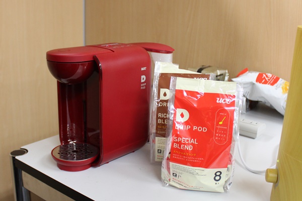 オフィスの一角に設置されたコーヒーマシン