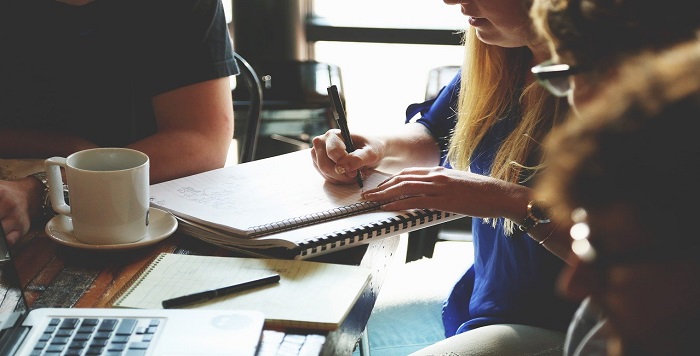 ビジネスを行う人