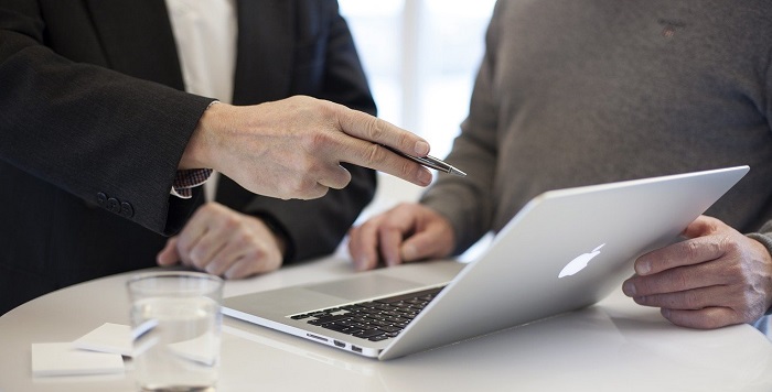 営業マンと顧客