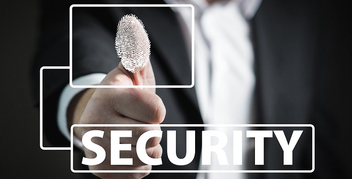 セキュリティとスーツ男性