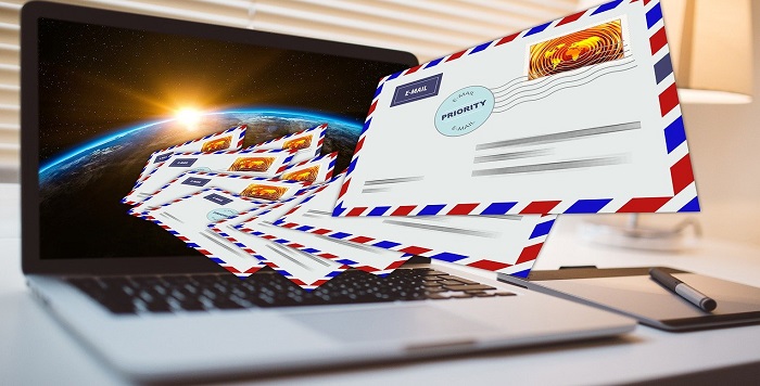 パソコンと手紙