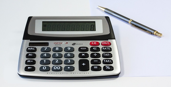 電卓とペン