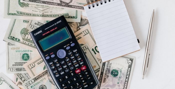 お金と電卓とメモ帳