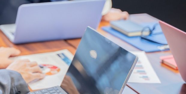 見やすいホームページを自社で作ることが難しい場合は？