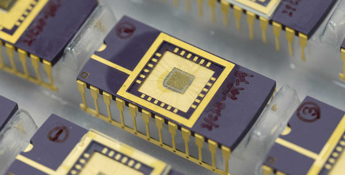 （ダイヤモンド半導体デバイス）