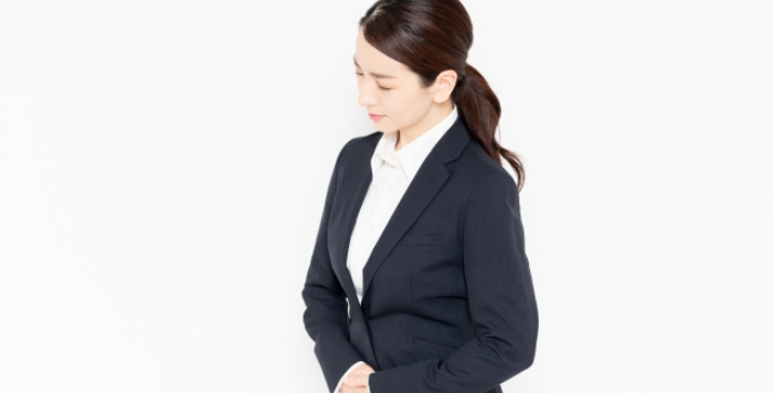 苦しそうな女性